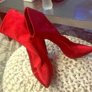 Lovely love size 9M red satin